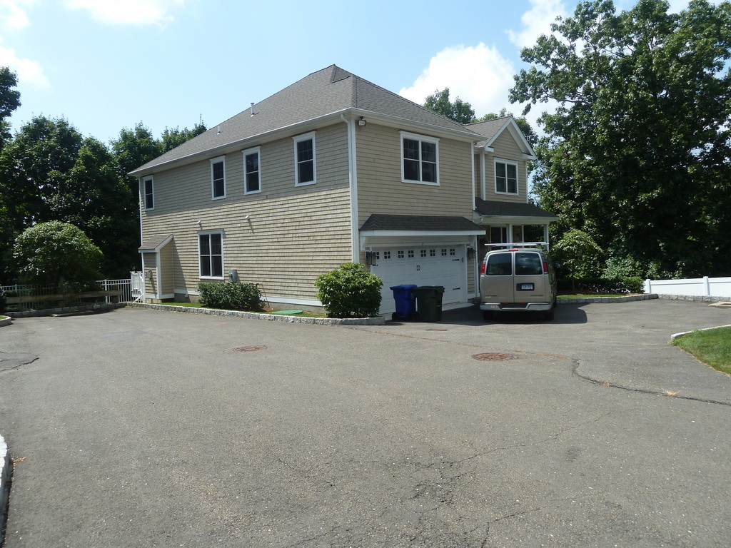 Blue Mountain Condominiums, Norwalk, CT 06851 Dagny's Real Estate