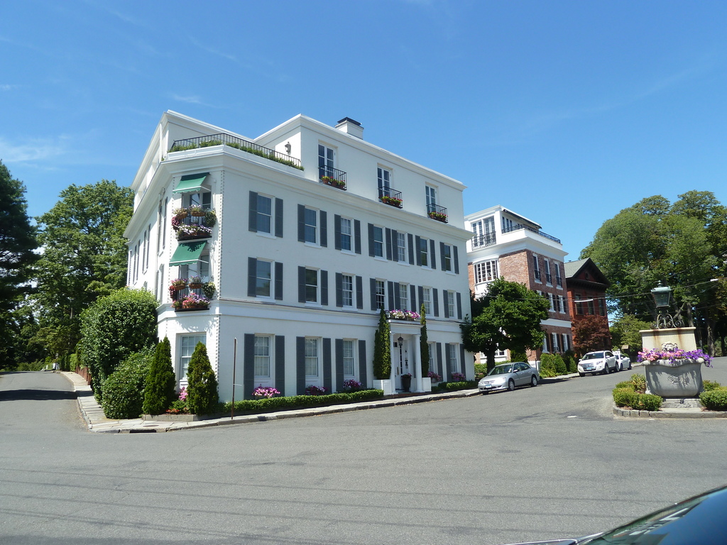 Harbor House Condos in Fairfield, CT 06490 Dagny's Real Estate