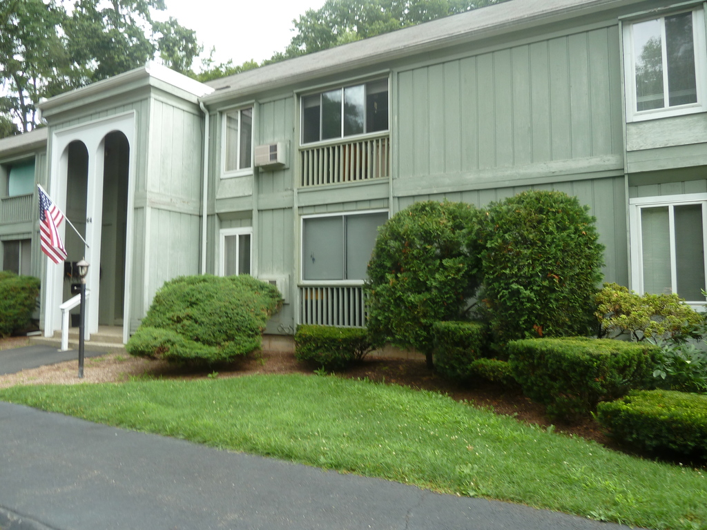 Quail Run Condominiums in Bethel, CT | Dagny's Real Estate