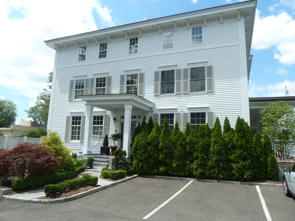 Winthrop House on Rowayton Avenue, Norwalk, Connecticut 06853 Dagny's