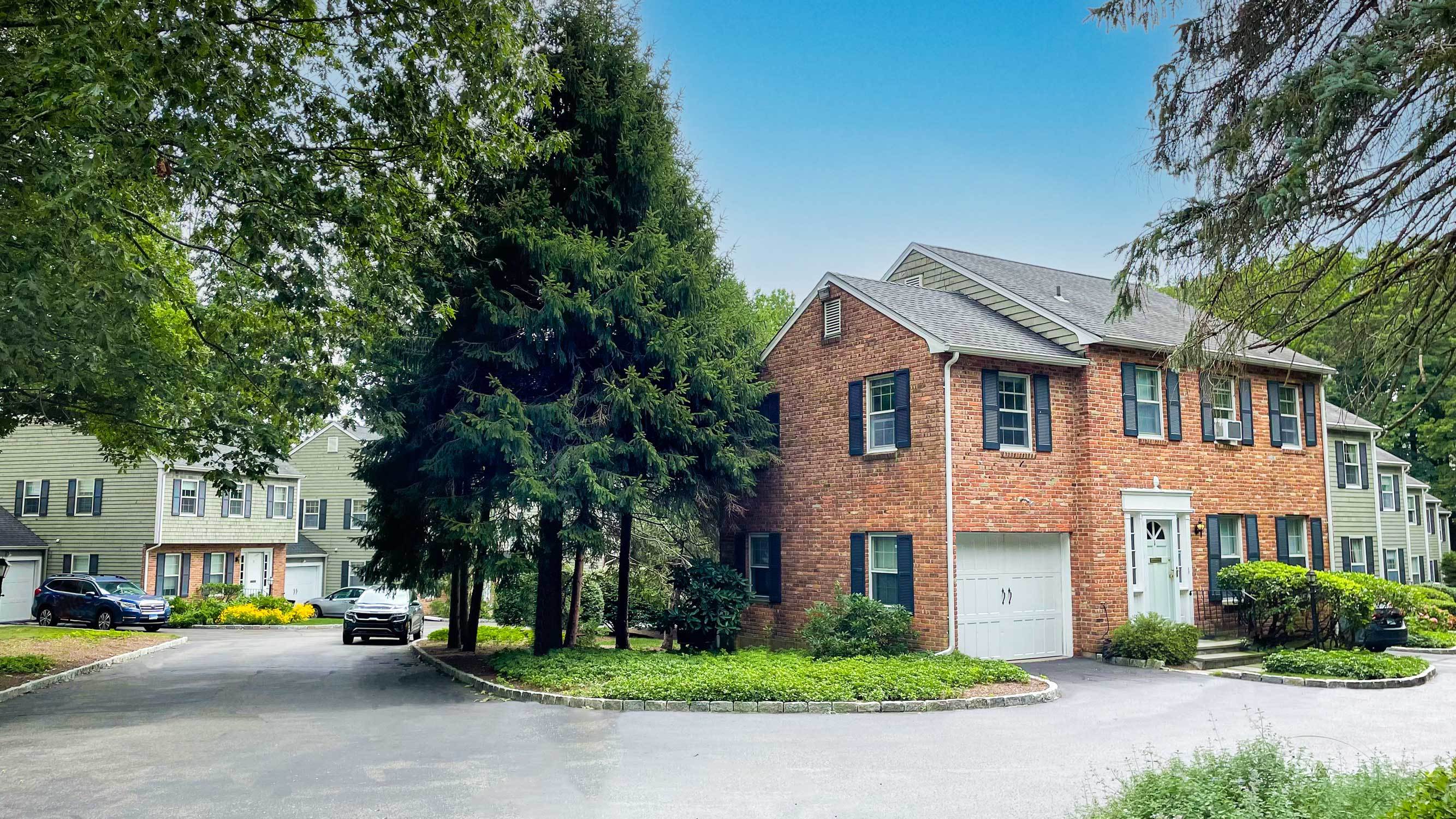 Coachman's Square, New Canaan CT Condos for Sale Find & Buy Best Homes