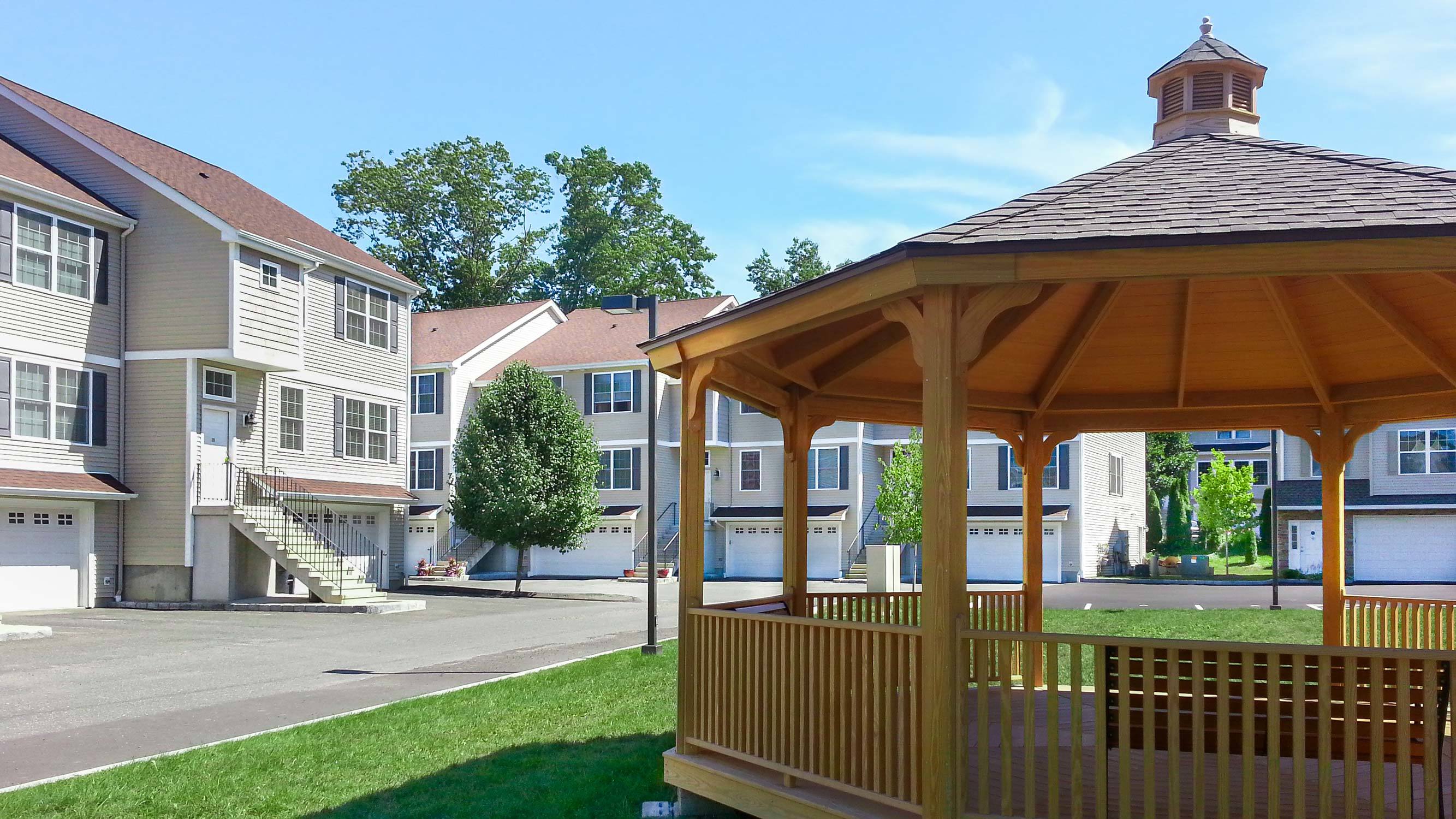 Lakeside, Danbury CT Condos for Sale Find & Buy Best Homes and