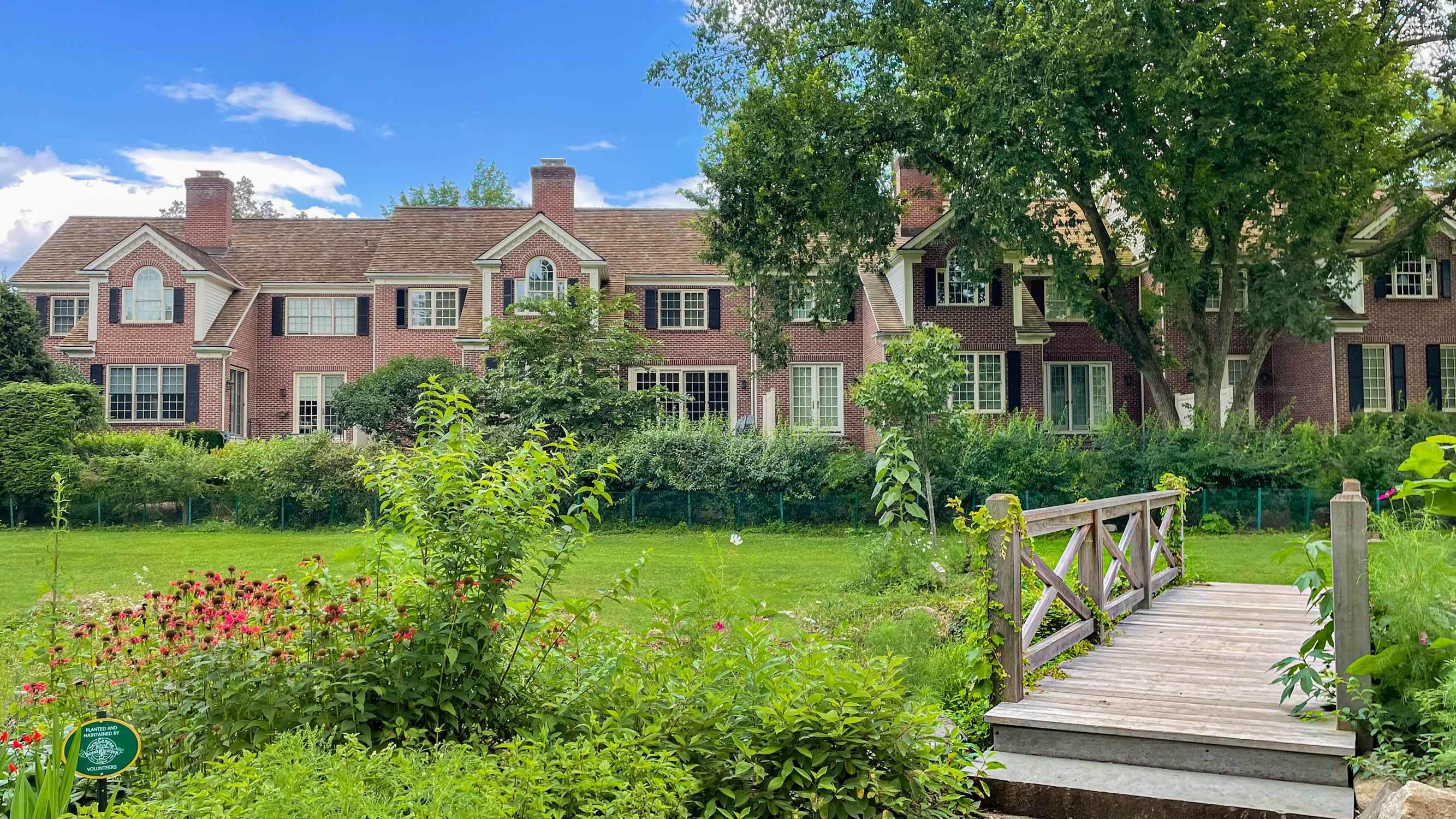 Richmond Mews, New Canaan CT Condos for Sale Find & Buy Best Homes and