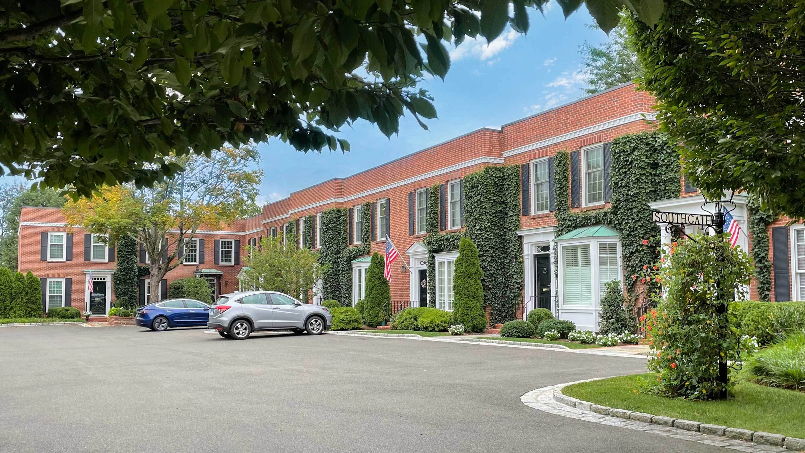 Southgate, New Canaan CT Condos for Sale Find & Buy Best Homes and Condominiums