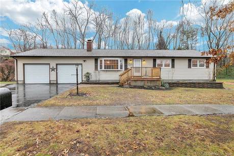 Single Family Home For Sale in Stratford CT 06614. Ranch house near waterfront with 2 car garage.