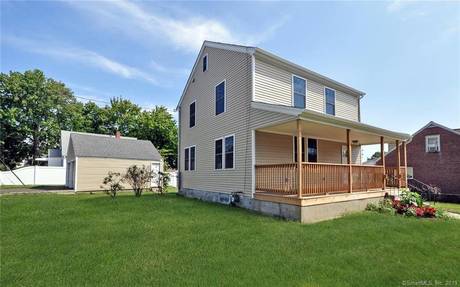 Single Family Home For Rent in Fairfield CT 06825. Colonial house near beach side waterfront with 2 car garage.