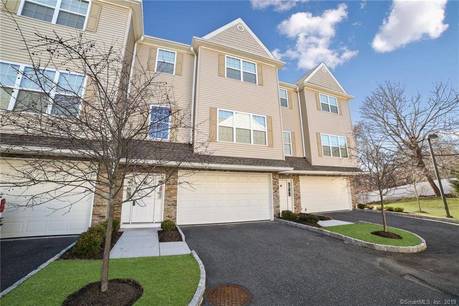 Condo Home Sold in Danbury CT 06811. townhouse near waterfront with 2 car garage.