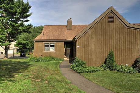Condo Home For Sale in Stratford CT 06614. Ranch house near waterfront with swimming pool and 1 car garage.