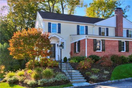 Condo Home Sold in New Canaan CT 06840. townhouse near waterfront with swimming pool and 2 car garage.