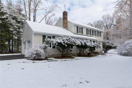 Single Family Home For Rent in Fairfield CT 06824. Colonial house near waterfront with 2 car garage.