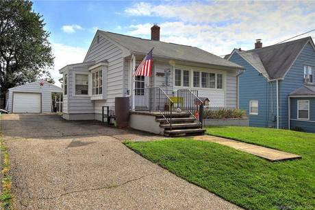 Single Family Home For Sale in Bridgeport CT 06606. Ranch house near waterfront with 1 car garage.