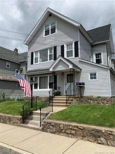 Multi Family Home For Rent in Norwalk CT 06855. Old colonial house near waterfront.