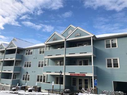 Condo Home For Sale in Danbury CT 06810. Ranch house near waterfront.