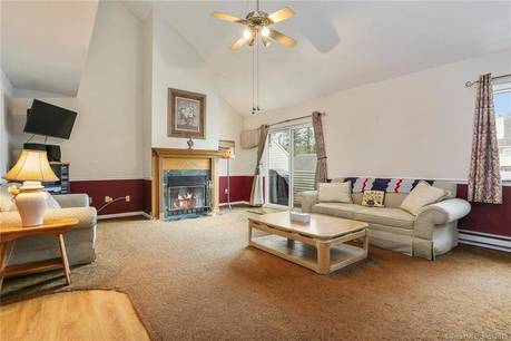 Condo Home Sold in Danbury CT 06811. townhouse near waterfront with swimming pool and 1 car garage.