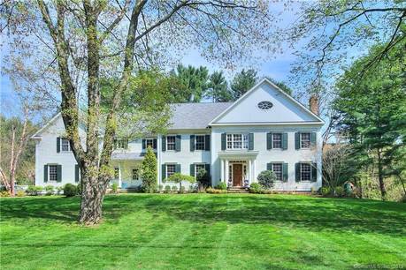 Single Family Home For Rent in Westport CT 06880. Colonial house near beach side waterfront with 3 car garage.