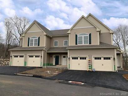 Condo Home For Rent in Shelton CT 06484. Ranch house near waterfront with swimming pool and 1 car garage.