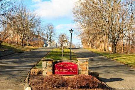Condo Home For Rent in Danbury CT 06810. townhouse near waterfront with 1 car garage.