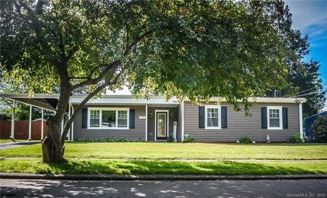 Single Family Home For Sale in Stratford CT 06614. Ranch house near waterfront with 2 car garage.
