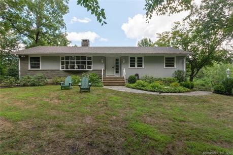 Single Family Home Sold in Norwalk CT 06850. Ranch house near beach side waterfront with swimming pool and 2 car garage.