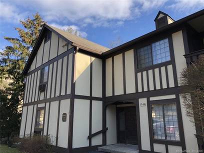 Condo Home For Sale in Brookfield CT 06804. Ranch house near waterfront with swimming pool.