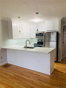 Condo Home For Rent in Norwalk CT 06854. Ranch house near waterfront with 2 car garage.