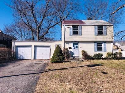 Foreclosure: Single Family Home For Sale in Stratford CT 06614. Colonial house near waterfront with 2 car garage.