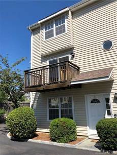 Condo Home For Rent in Stamford CT 06902. townhouse near waterfront.