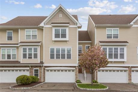 Condo Home Sold in Danbury CT 06810. townhouse near waterfront with swimming pool and 2 car garage.
