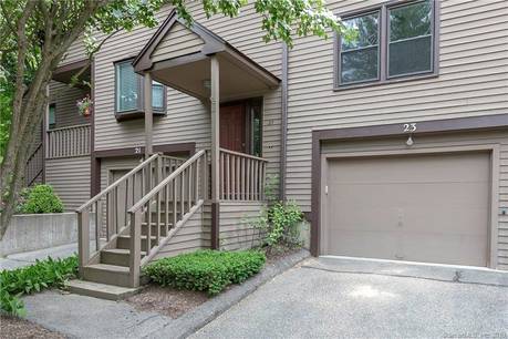 Condo Home For Sale in Monroe CT 06468. townhouse near waterfront with swimming pool and 1 car garage.