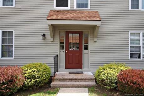 Condo Home Sold in Wilton CT 06897. house near waterfront with swimming pool and 1 car garage.
