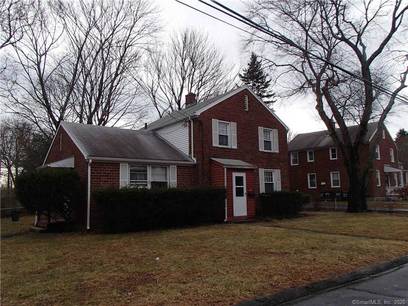 Multi Family Home For Rent in Fairfield CT 06825. townhouse near beach side waterfront.