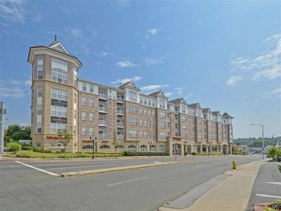 Residential Property For Rent in Stamford CT 06902. house near waterfront with swimming pool and 1 car garage.