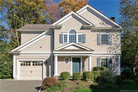 Condo Home For Rent in New Canaan CT 06840. Colonial house near waterfront with 1 car garage.