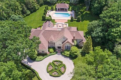Single Family Home Sold in Fairfield CT 06824. Colonial house near beach side waterfront with swimming pool and 2 car garage.