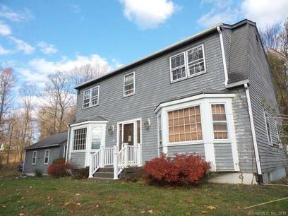 Foreclosure: Single Family Home For Sale in Brookfield CT 06804. Colonial house near waterfront with swimming pool and 2 car garage.