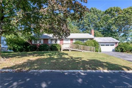 Single Family Home For Sale in Stratford CT 06614. Ranch house near beach side waterfront with 2 car garage.