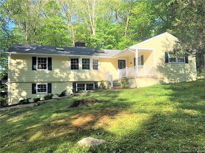 Single Family Home For Sale in Weston CT 06883. Ranch cottage house near beach side waterfront with 1 car garage.