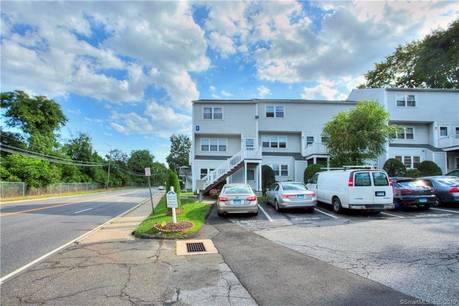 Condo Home For Sale in Norwalk CT 06850. townhouse near beach side waterfront with swimming pool.