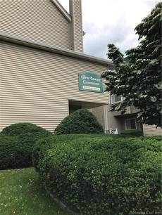 Condo Home For Rent in Stamford CT 06906. townhouse near waterfront with 1 car garage.