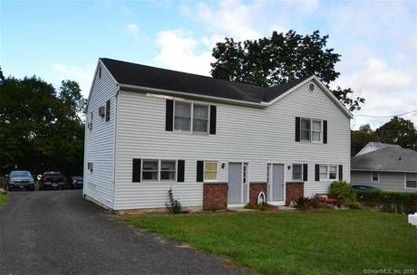 Condo Home For Sale in Danbury CT 06810. townhouse near waterfront.