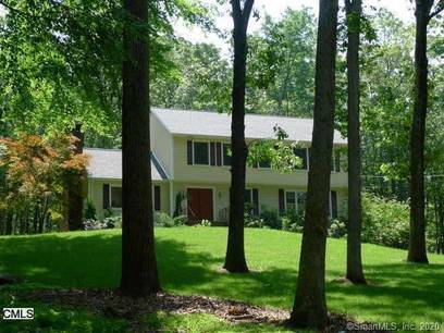 Single Family Home For Rent in Newtown CT 06470. Colonial house near waterfront with 2 car garage.