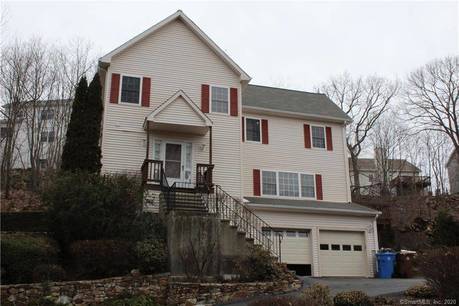 Single Family Home For Rent in Shelton CT 06484. Colonial house near waterfront with 2 car garage.