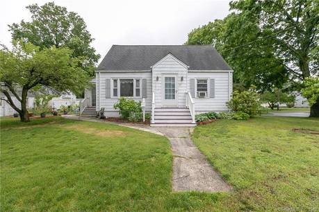 Single Family Home For Sale in Stratford CT 06614. cape cod house near beach side waterfront with 1 car garage.