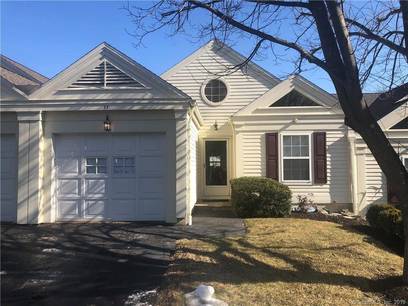 Condo Home Sold in Newtown CT 06482. Ranch house near waterfront with 1 car garage.