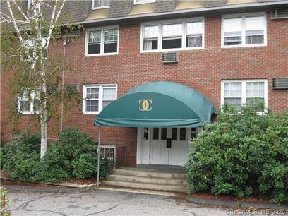 Condo Home For Rent in Danbury CT 06811. Ranch house near waterfront with swimming pool.