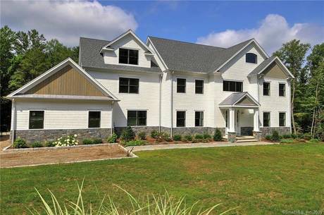 Single Family Home For Sale in Easton CT 06612. Colonial house near waterfront with 3 car garage.