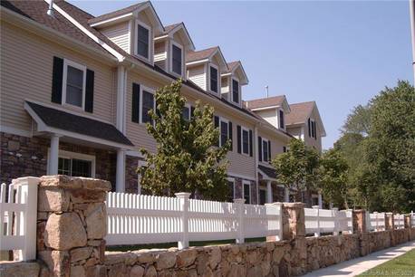 Condo Home For Sale in Stamford CT 06906. townhouse near waterfront with 2 car garage.