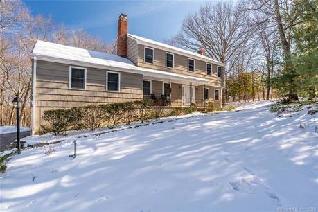 Single Family Home For Sale in Shelton CT 06484. Colonial house near waterfront with 2 car garage.