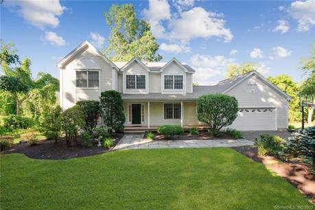 Single Family Home For Sale in Brookfield CT 06804. Colonial house near beach side waterfront with 2 car garage.