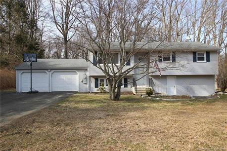 Single Family Home Sold in Danbury CT 06810. Ranch house near waterfront with swimming pool and 2 car garage.
